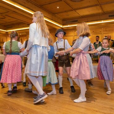 Kinder am Jägerball im Grossarler Hof