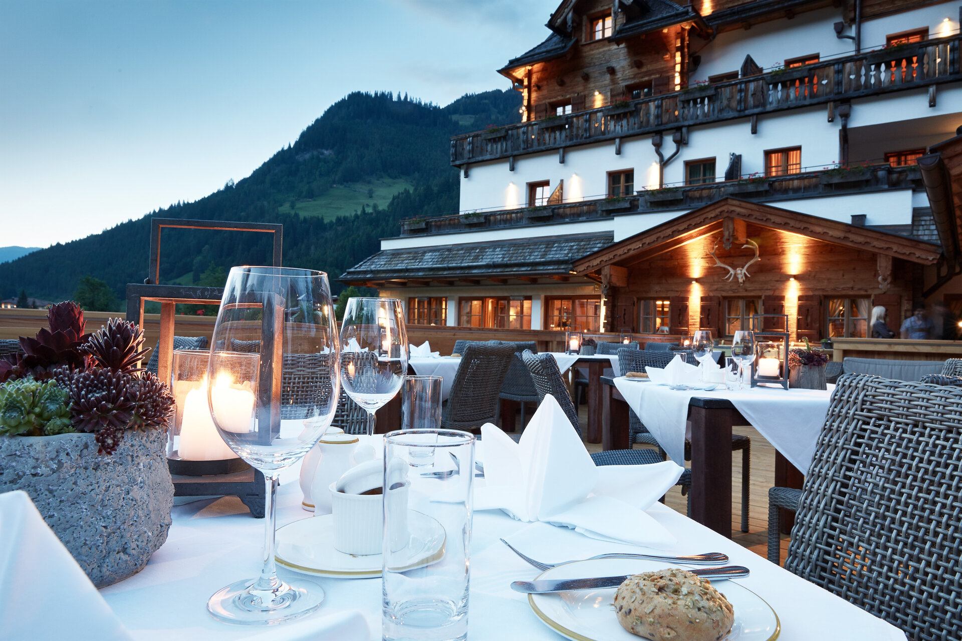 Abendessen auf der Hotelterrasse | © Michael Huber I www.huber-fotografie.at