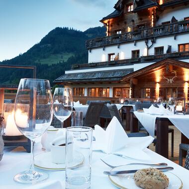 dinner on the hotel terrace | © Michael Huber I www.huber-fotografie.at