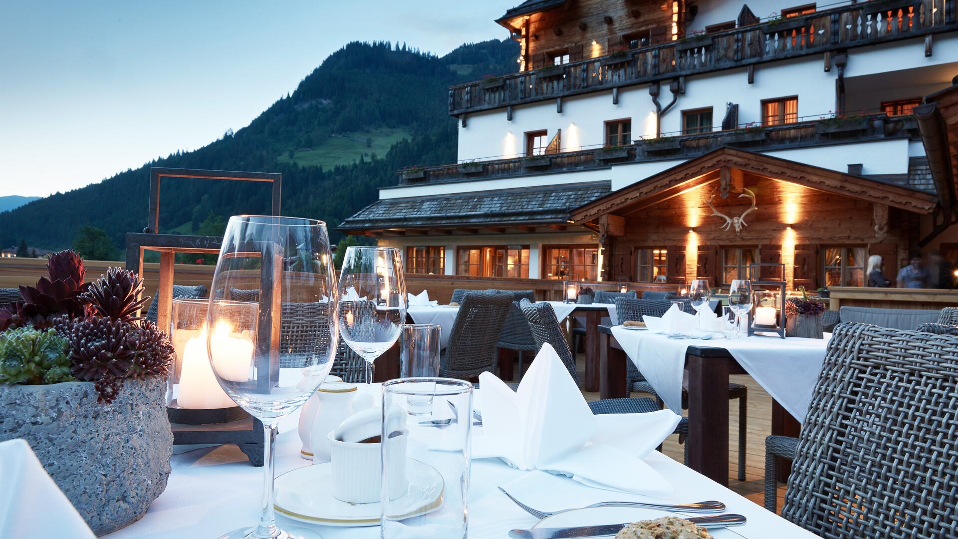 dinner on the hotel terrace | © Michael Huber I www.huber-fotografie.at