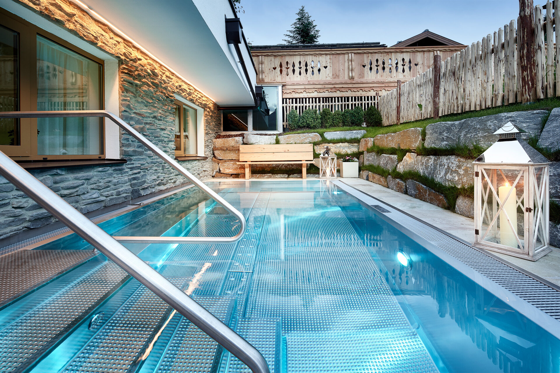 hotel with outdoor pool in Salzburg | © Michael Huber I www.huber-fotografie.at