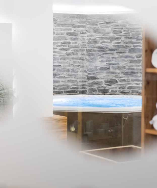 Whirlpool im Erlenreich Relax & SPA im 4-Sterne-Superior-Hotel GROSSARLER HOF | © SPORTALPEN