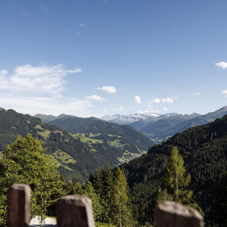 Panoramablick auf die Berge im Salzburger Land vom Aktivhotel