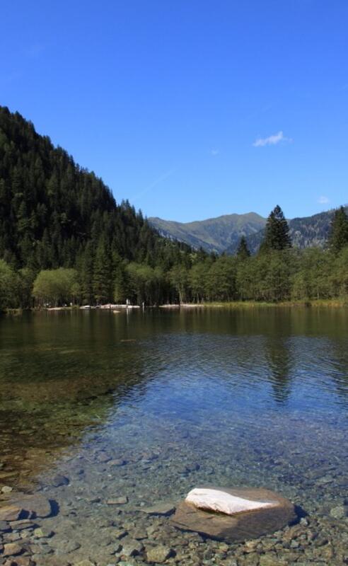 Klarer Bergsee umgeben von Wäldern und Bergen – ideal für Fliegenfischen Salzburger Land | © TVB Großarltal