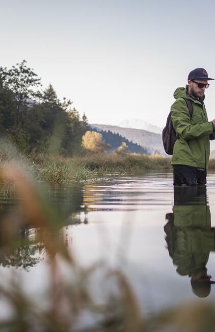 Angler im Wasser | © Michael Groessinger