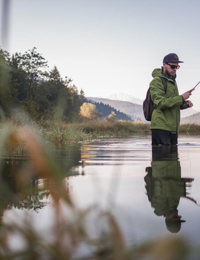 Angler im Wasser | © Michael Groessinger