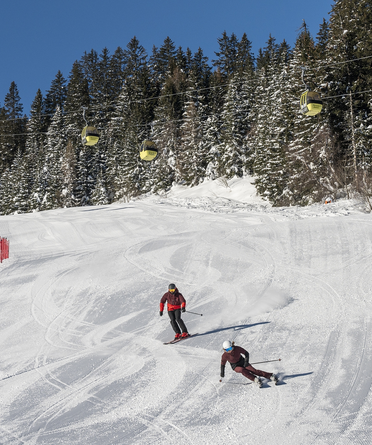 Skiing on the valley run in Grossarl, directly by Hotel GROSSARLER HOF